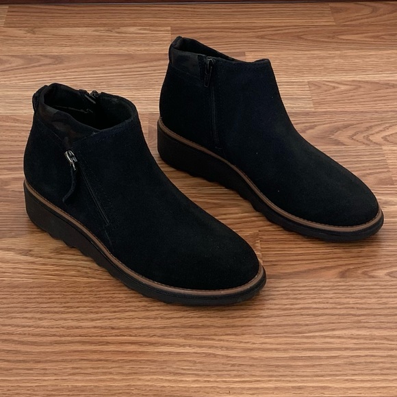 Clarks Collection Sharon Ease Black Suede Leather Ankle Booties Size 6.5 NIB - Picture 4 of 8